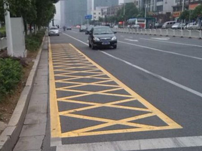 启东路边黄色网格线