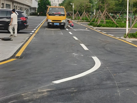 启东小区弯道划线
